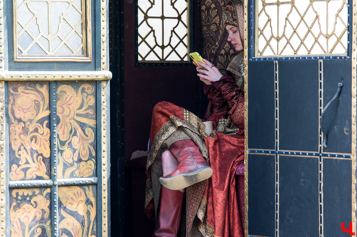 5 ноября вышла первая серия картины “Годунов”. Фильм снимался в Суздале с участием владимирских актеров массовых сцен