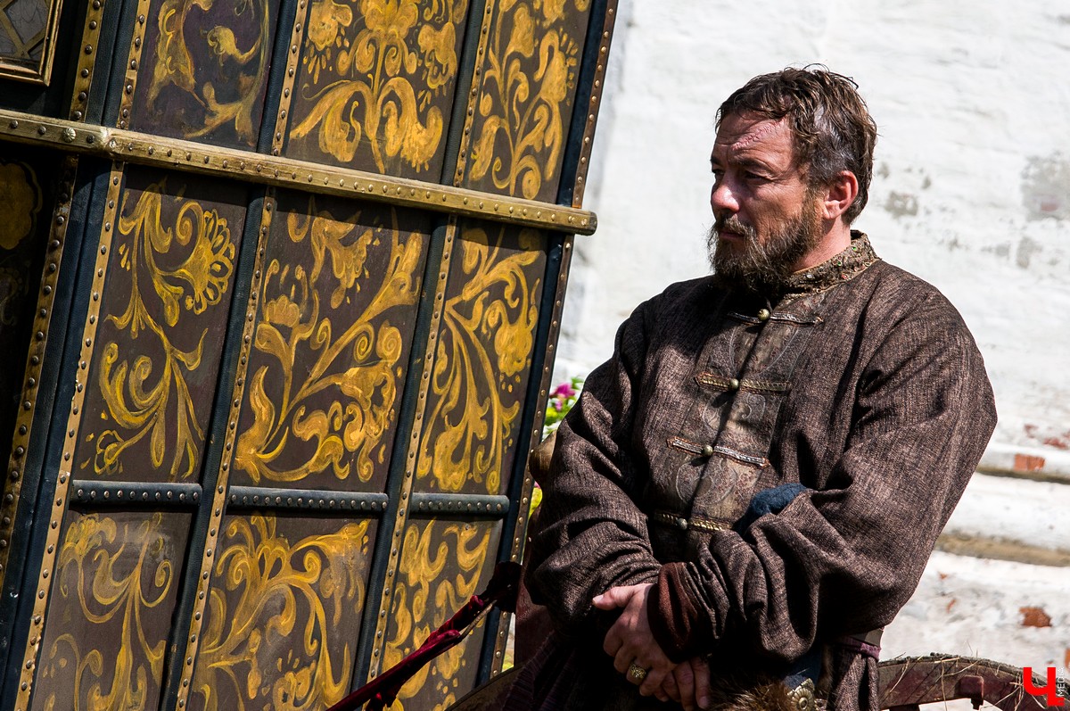 5 ноября вышла первая серия картины “Годунов”. Фильм снимался в Суздале с участием владимирских актеров массовых сцен