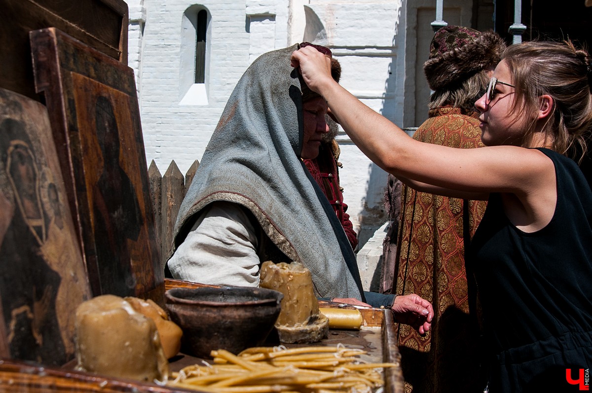5 ноября вышла первая серия картины “Годунов”. Фильм снимался в Суздале с участием владимирских актеров массовых сцен