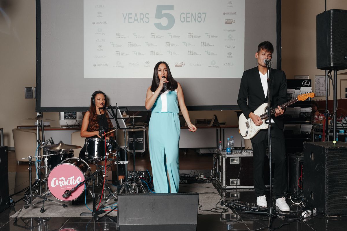 Салон Gen87 и Gen87Beauty грандиозно отметили 5-летие своей деятельности во Владимире. На празднике собрались самые яркие представители поколения AGELESS