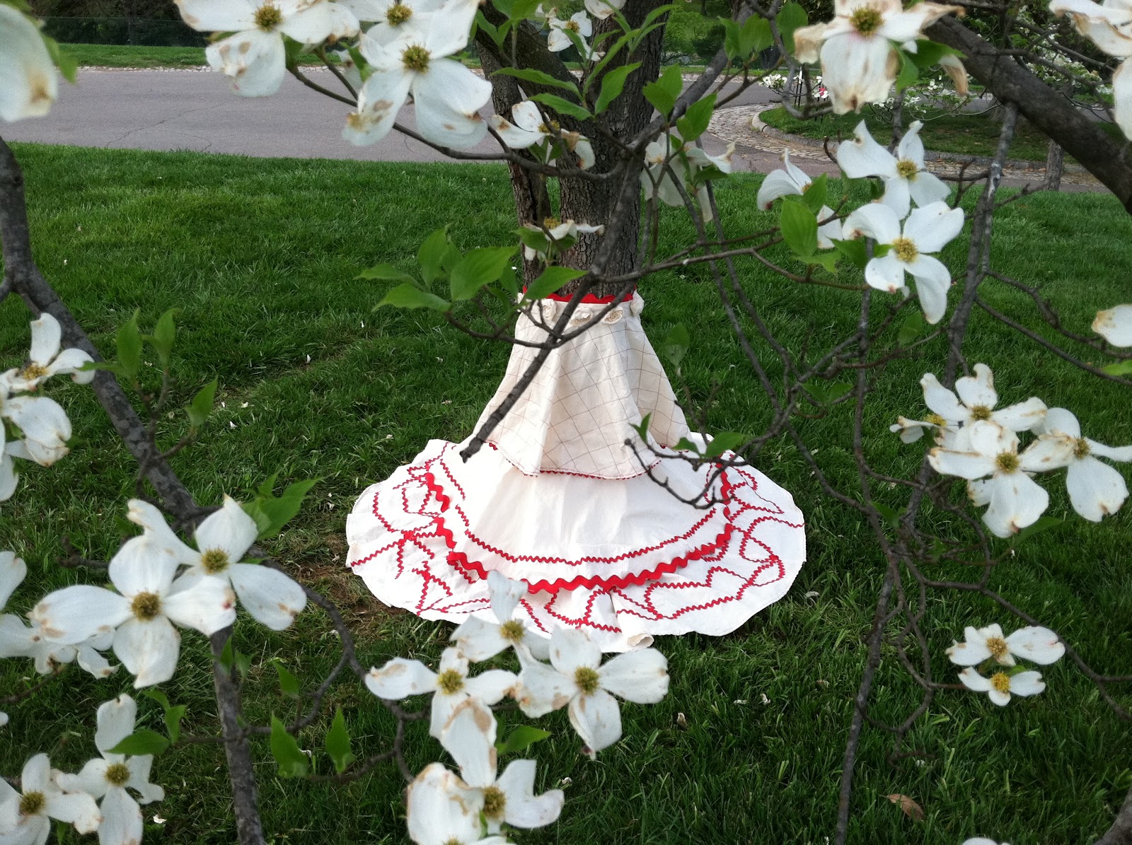 Парк «Дружба» предлагает всем желающим принять участие в конкурсе «Одень дерево - герои «Союзмультфильма»