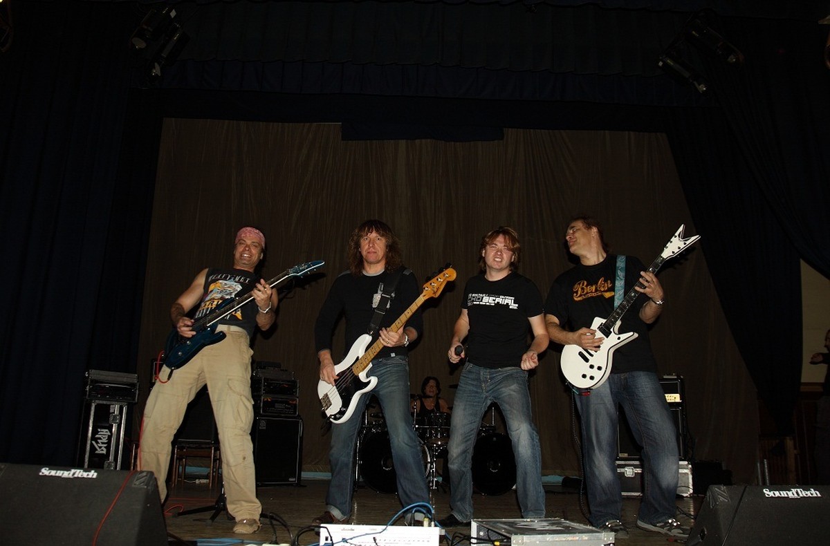 Разговор с музыкантом Олегом Губановым, который снимается в телепроектах на центральных каналах и выступает со звездами. И у нас есть небольшой, но повод для гордости. Олег - наш, владимирский. Он прожил в городе 13 лет