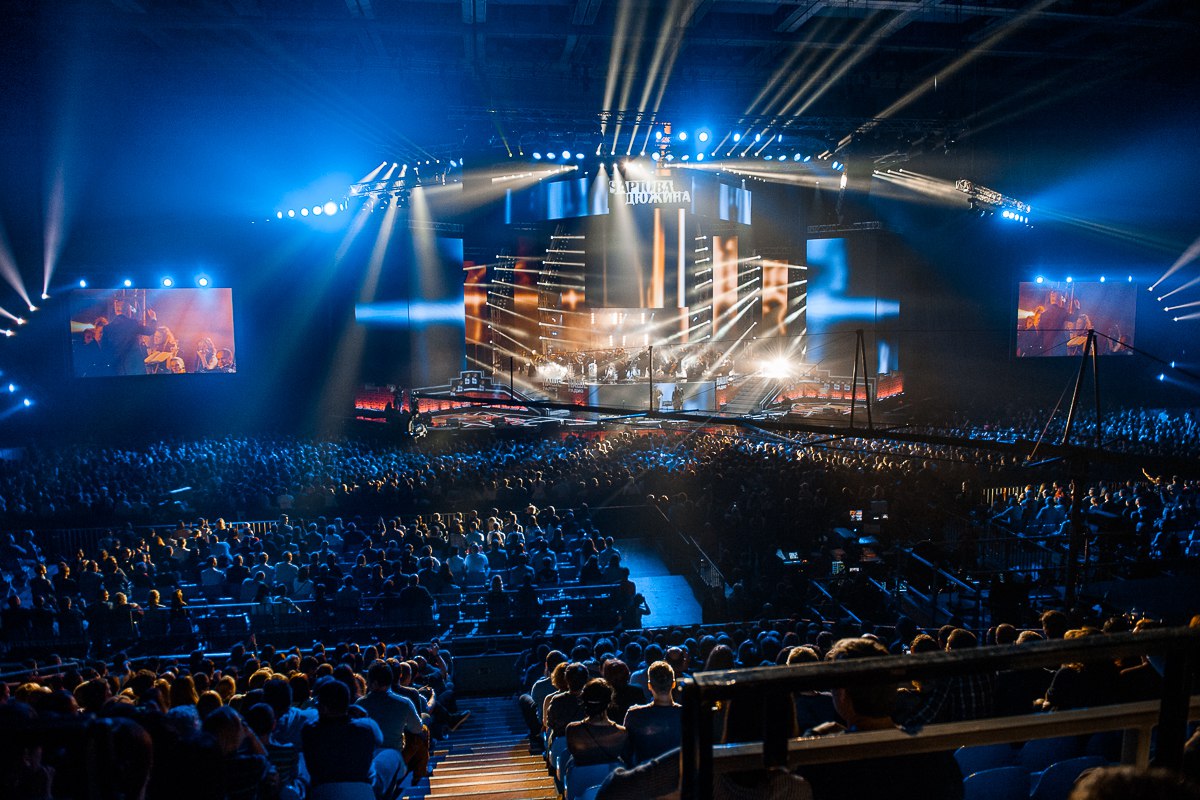 Разговор с музыкантом Олегом Губановым, который снимается в телепроектах на центральных каналах и выступает со звездами. И у нас есть небольшой, но повод для гордости. Олег - наш, владимирский. Он прожил в городе 13 лет