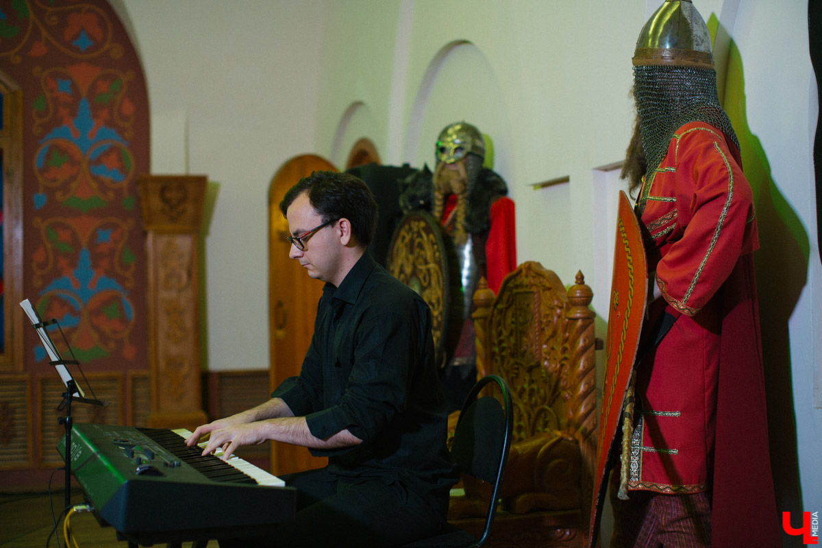 Разговор с музыкантом Олегом Губановым, который снимается в телепроектах на центральных каналах и выступает со звездами. И у нас есть небольшой, но повод для гордости. Олег - наш, владимирский. Он прожил в городе 13 лет