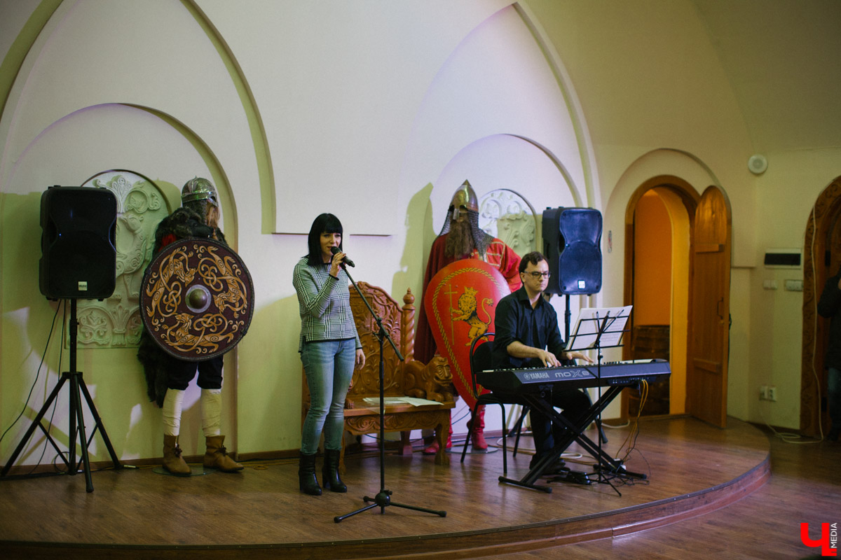 Разговор с музыкантом Олегом Губановым, который снимается в телепроектах на центральных каналах и выступает со звездами. И у нас есть небольшой, но повод для гордости. Олег - наш, владимирский. Он прожил в городе 13 лет