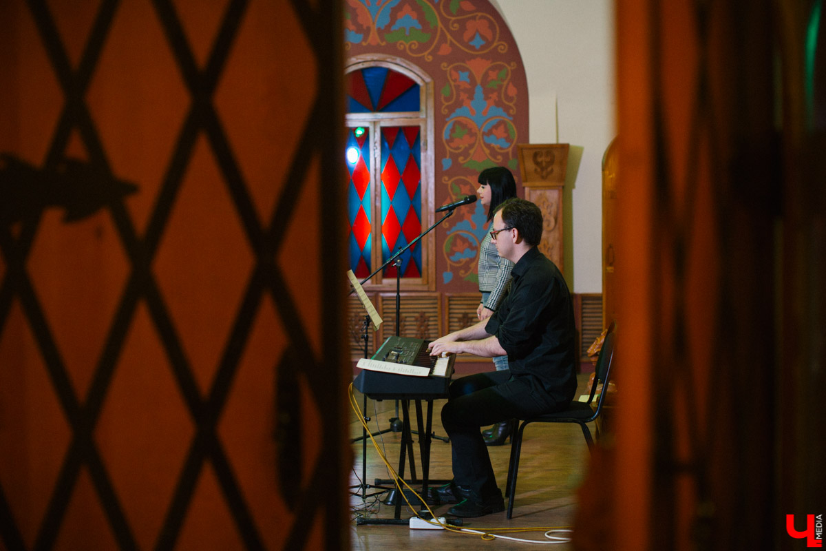 Разговор с музыкантом Олегом Губановым, который снимается в телепроектах на центральных каналах и выступает со звездами. И у нас есть небольшой, но повод для гордости. Олег - наш, владимирский. Он прожил в городе 13 лет