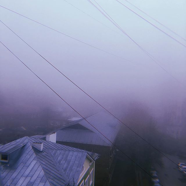 Во Владимире вот уже несколько дней подряд стоит туман. Мы собрали 10 самых интересных фотографий, которые сделали в эту погоду горожане