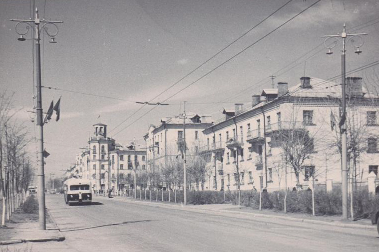 Как раньше называлась улица Горького? Что было на месте ВлГУ? Как сюда попал Олег Янковский? Об истории центральной магистрали Владимира мы поговорили с краеведом-любителем Александром Прониным