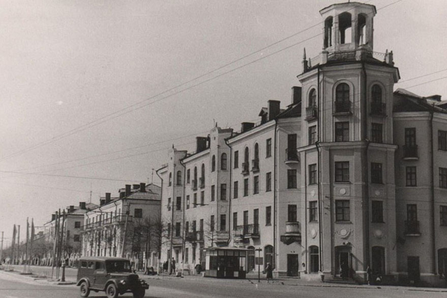 Как раньше называлась улица Горького? Что было на месте ВлГУ? Как сюда попал Олег Янковский? Об истории центральной магистрали Владимира мы поговорили с краеведом-любителем Александром Прониным