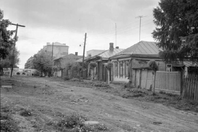 Как раньше называлась улица Горького? Что было на месте ВлГУ? Как сюда попал Олег Янковский? Об истории центральной магистрали Владимира мы поговорили с краеведом-любителем Александром Прониным