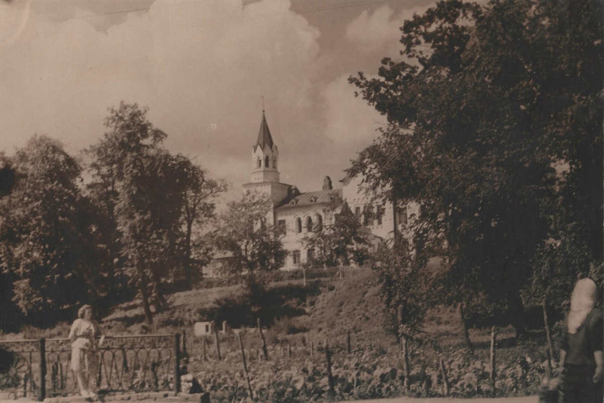 Как раньше называлась улица Горького? Что было на месте ВлГУ? Как сюда попал Олег Янковский? Об истории центральной магистрали Владимира мы поговорили с краеведом-любителем Александром Прониным