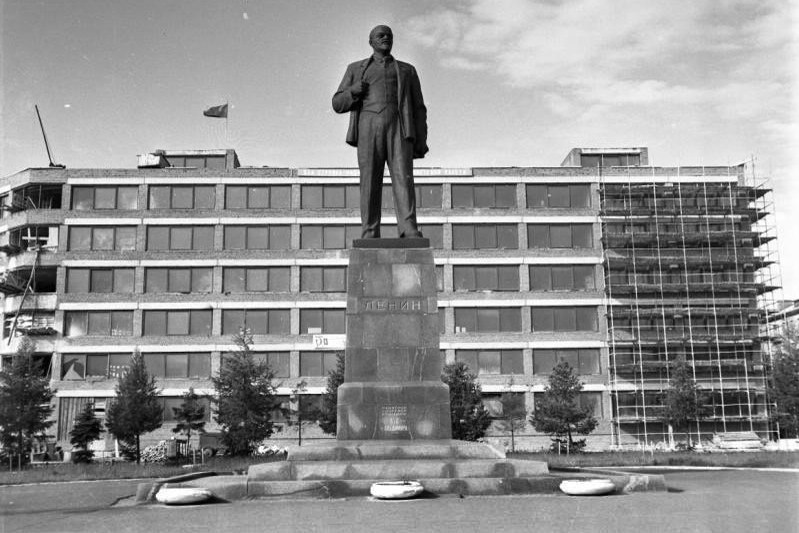 Как раньше называлась улица Горького? Что было на месте ВлГУ? Как сюда попал Олег Янковский? Об истории центральной магистрали Владимира мы поговорили с краеведом-любителем Александром Прониным