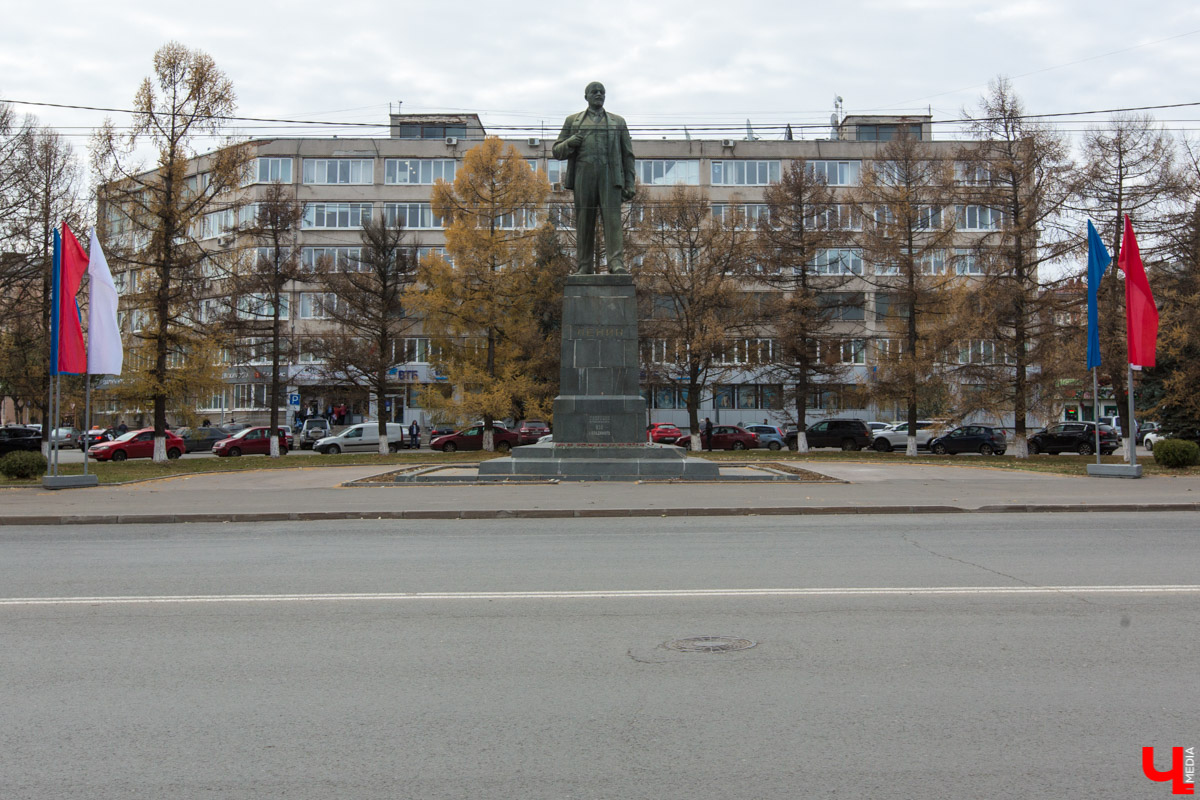 Как раньше называлась улица Горького? Что было на месте ВлГУ? Как сюда попал Олег Янковский? Об истории центральной магистрали Владимира мы поговорили с краеведом-любителем Александром Прониным