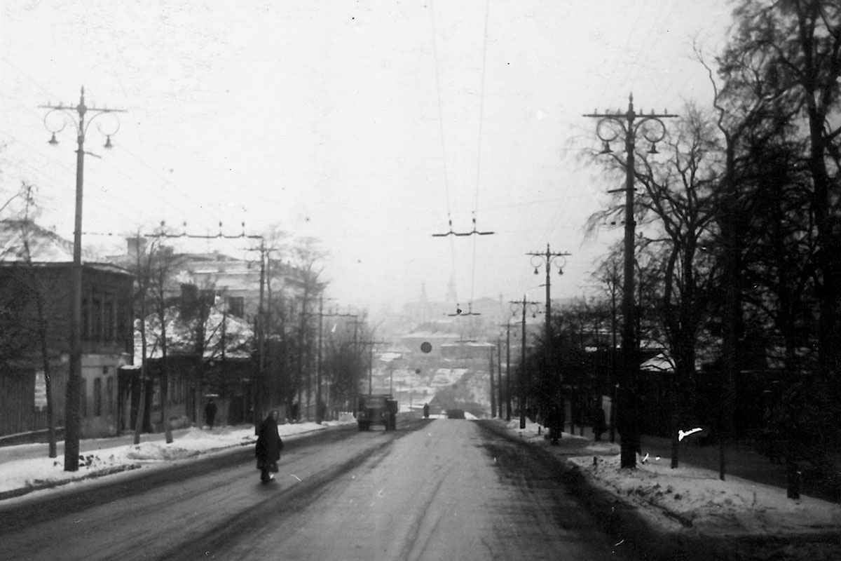 Как раньше называлась улица Горького? Что было на месте ВлГУ? Как сюда попал Олег Янковский? Об истории центральной магистрали Владимира мы поговорили с краеведом-любителем Александром Прониным