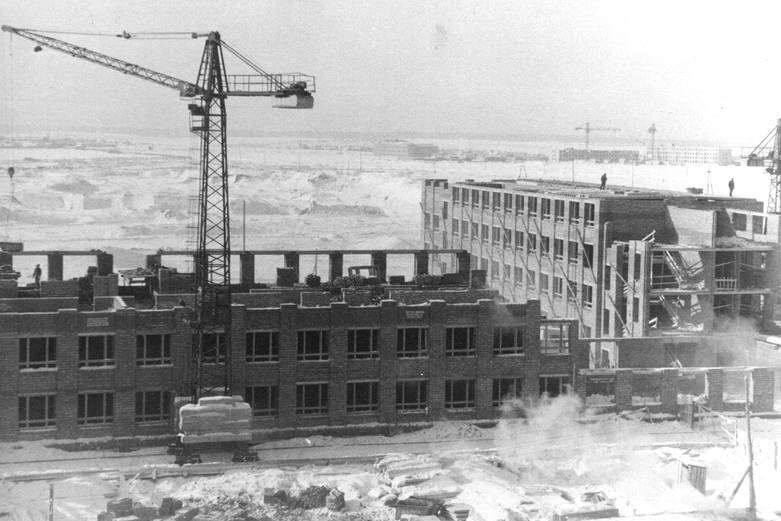 Как раньше называлась улица Горького? Что было на месте ВлГУ? Как сюда попал Олег Янковский? Об истории центральной магистрали Владимира мы поговорили с краеведом-любителем Александром Прониным