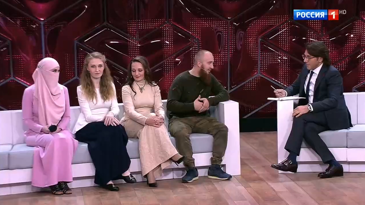 7 ноября вся страна увидела программу Андрея Малахова “Прямой эфир”, главным героем которой стал 34-летний многоженец из Александрова Иван Сухов. В студию наш земляк, у которого 13 детей, явился с тремя своими любимыми женами