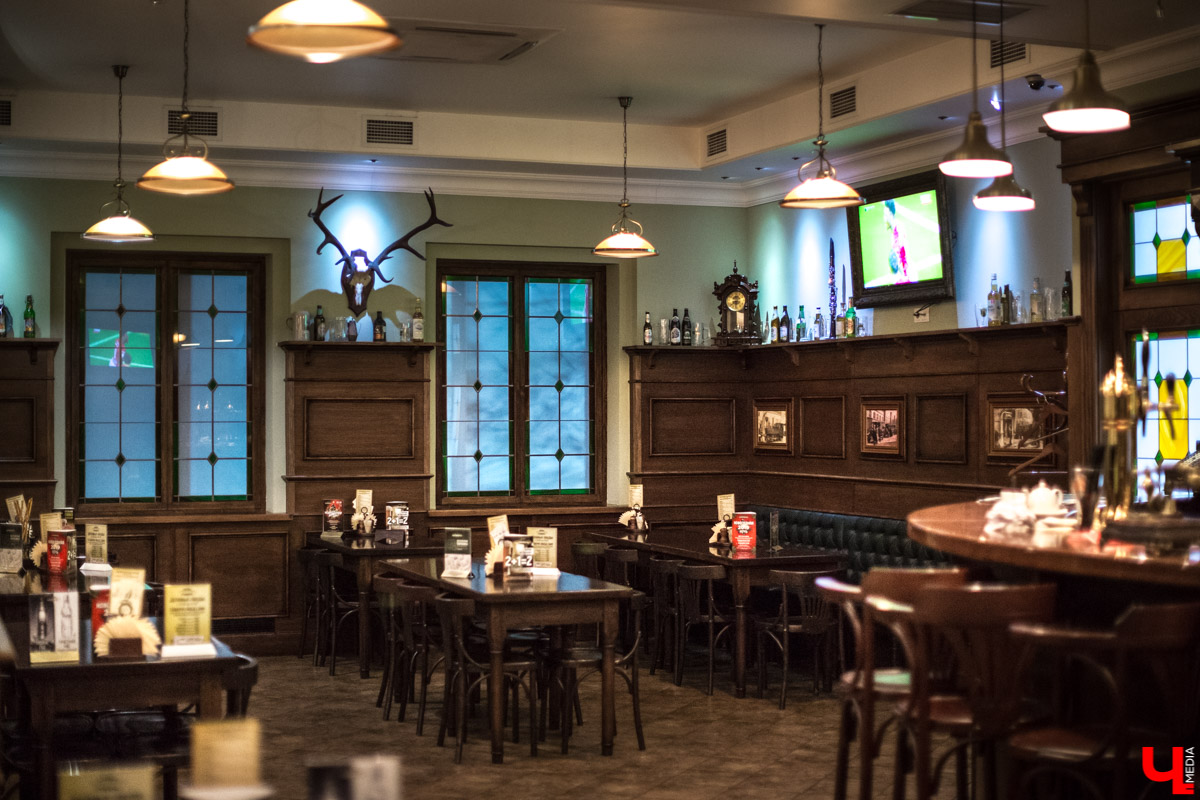 Блогеры устроили инста-ужин в ресторане “Чески Крумлов” и оценили национальные блюда Чехии: смажек, “Свичкова” на сливках, “Брамборачка”, свиные ребрышки и “Вепрево колено”