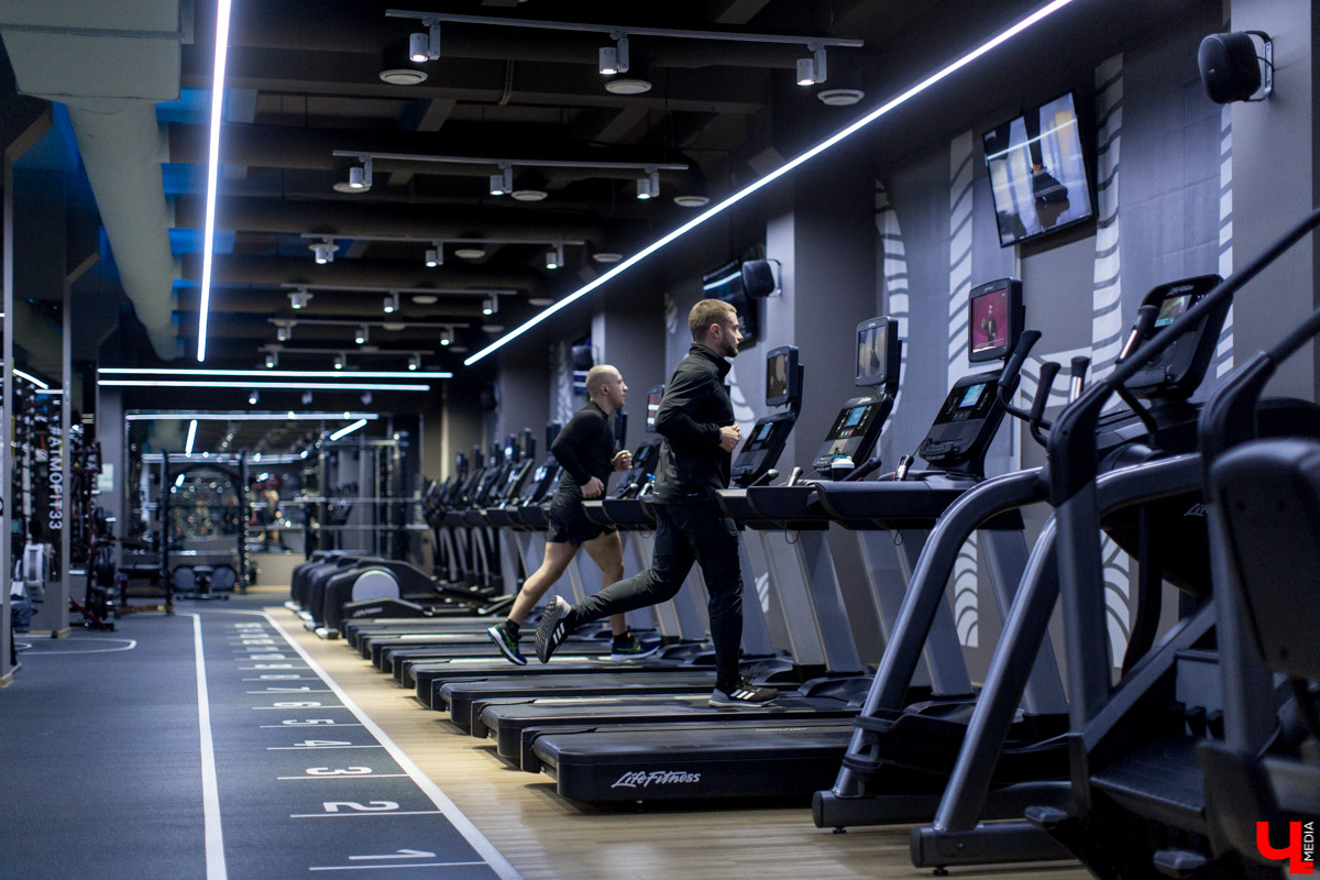 Пообщались с командой Salmon Family. Посмотрели на их тренировку и совместный завтрак в сети заведений Дениса Найденова, идейного вдохновителя владимирских заведений “Лосось и кофе” и “Поющий лосось”