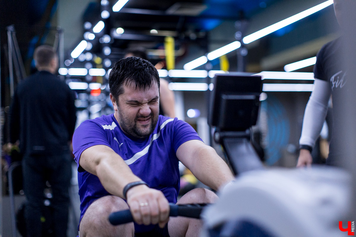 Пообщались с командой Salmon Family. Посмотрели на их тренировку и совместный завтрак в сети заведений Дениса Найденова, идейного вдохновителя владимирских заведений “Лосось и кофе” и “Поющий лосось”