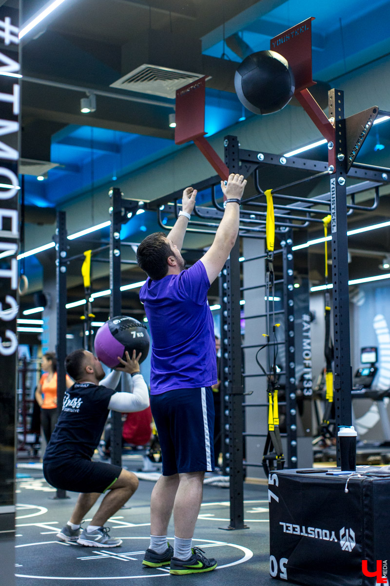 Пообщались с командой Salmon Family. Посмотрели на их тренировку и совместный завтрак в сети заведений Дениса Найденова, идейного вдохновителя владимирских заведений “Лосось и кофе” и “Поющий лосось”