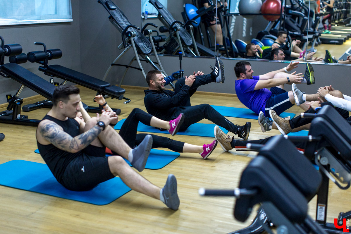 Пообщались с командой Salmon Family. Посмотрели на их тренировку и совместный завтрак в сети заведений Дениса Найденова, идейного вдохновителя владимирских заведений “Лосось и кофе” и “Поющий лосось”