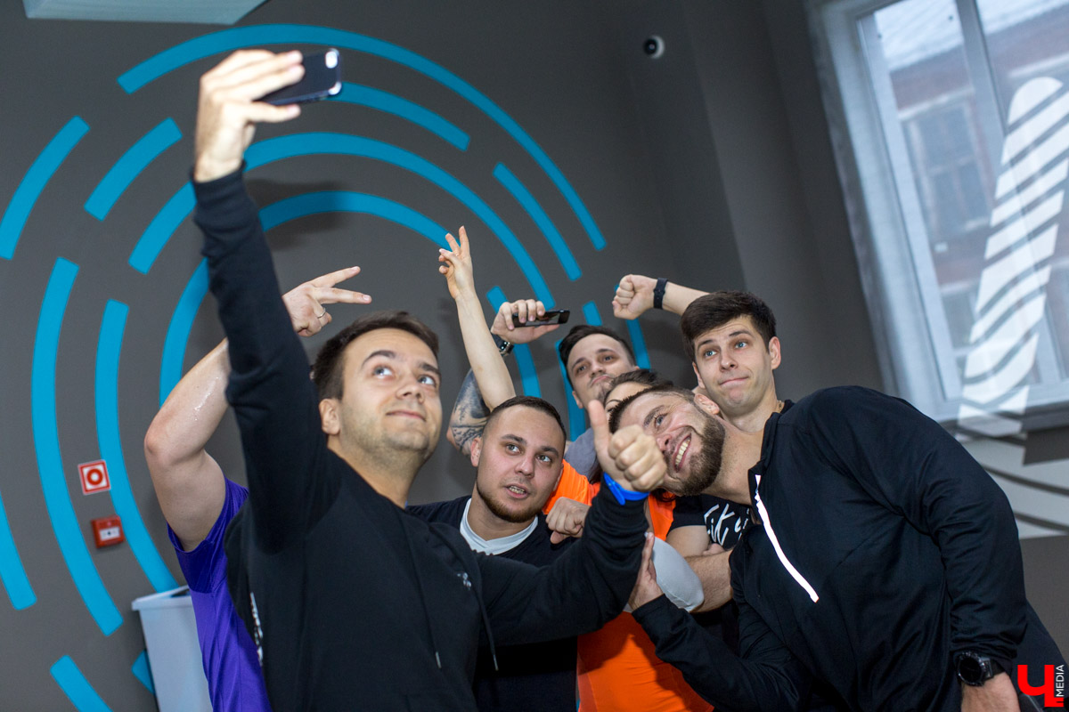 Пообщались с командой Salmon Family. Посмотрели на их тренировку и совместный завтрак в сети заведений Дениса Найденова, идейного вдохновителя владимирских заведений “Лосось и кофе” и “Поющий лосось”