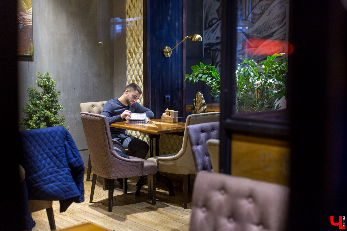 Пообщались с командой Salmon Family. Посмотрели на их тренировку и совместный завтрак в сети заведений Дениса Найденова, идейного вдохновителя владимирских заведений “Лосось и кофе” и “Поющий лосось”