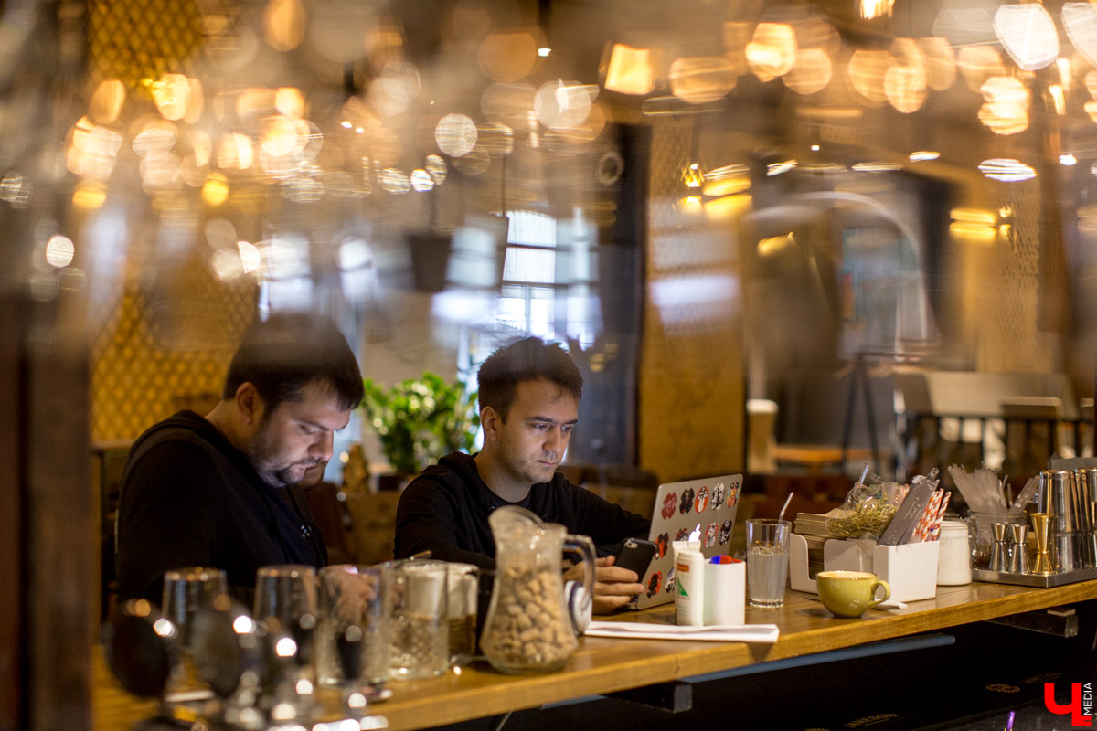 Пообщались с командой Salmon Family. Посмотрели на их тренировку и совместный завтрак в сети заведений Дениса Найденова, идейного вдохновителя владимирских заведений “Лосось и кофе” и “Поющий лосось”