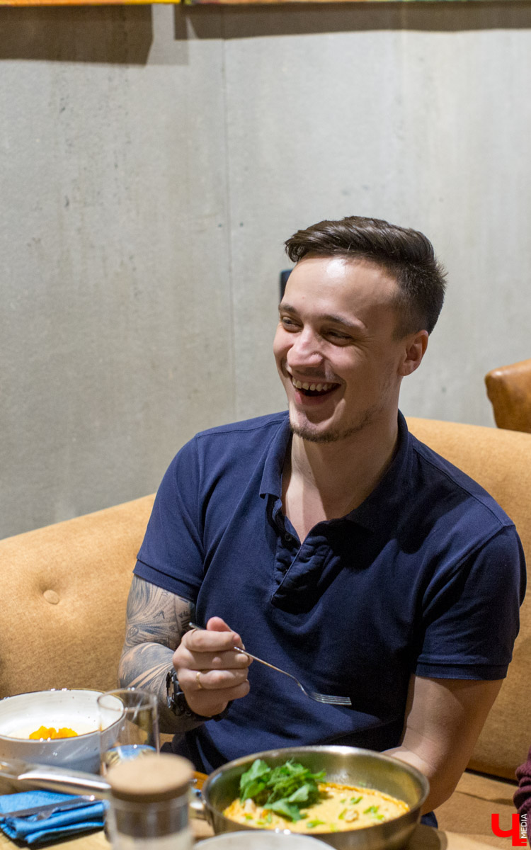 Пообщались с командой Salmon Family. Посмотрели на их тренировку и совместный завтрак в сети заведений Дениса Найденова, идейного вдохновителя владимирских заведений “Лосось и кофе” и “Поющий лосось”