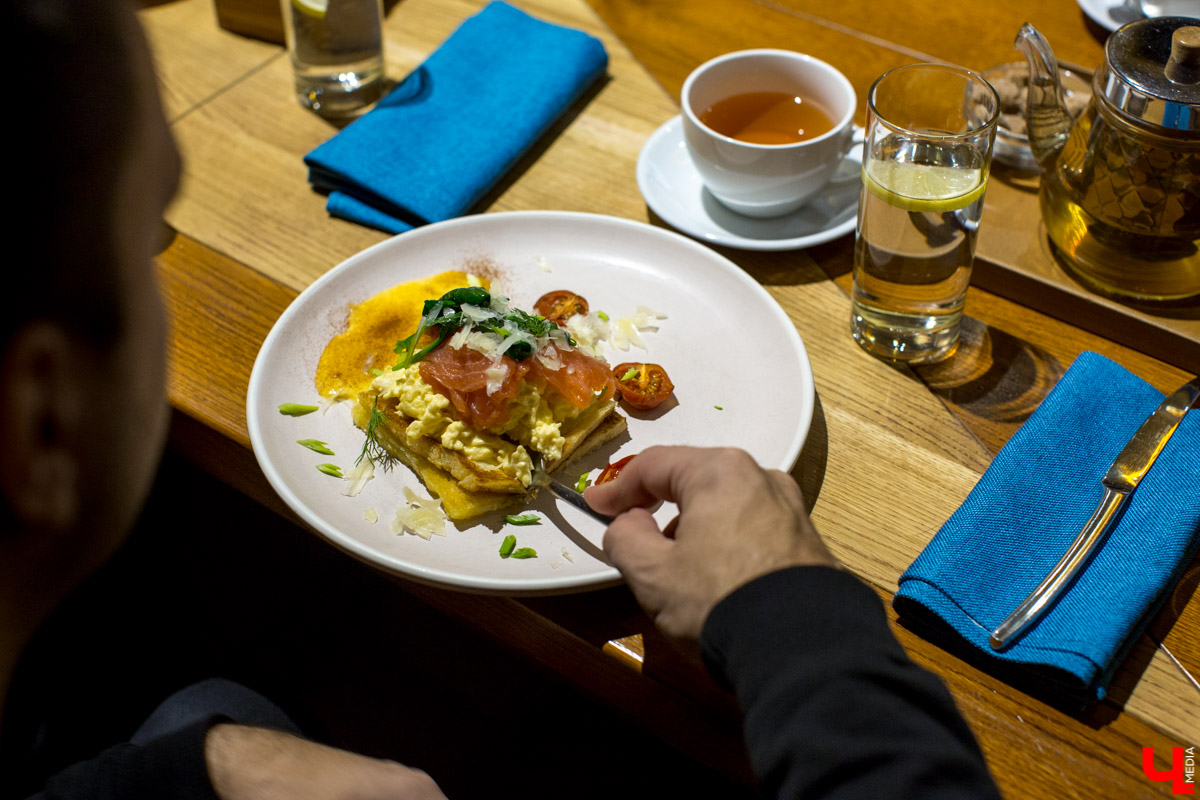 Пообщались с командой Salmon Family. Посмотрели на их тренировку и совместный завтрак в сети заведений Дениса Найденова, идейного вдохновителя владимирских заведений “Лосось и кофе” и “Поющий лосось”