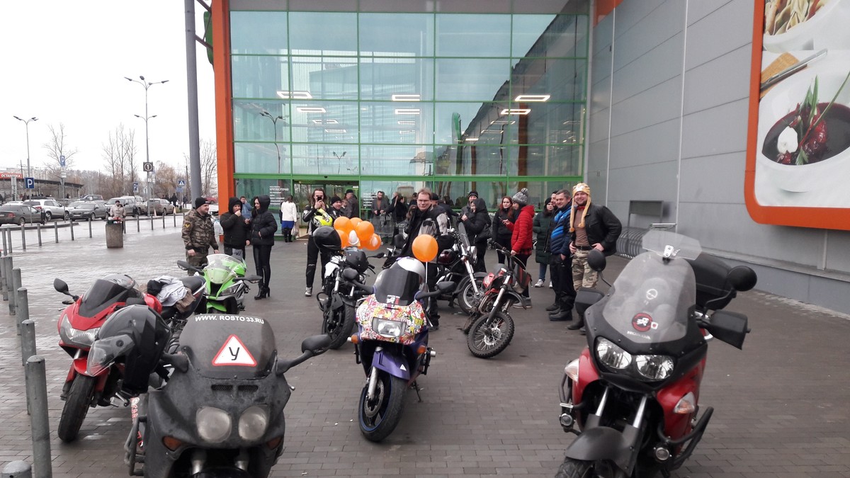 Владимирские байкеры устроили “голый заезд” на мотоциклах по улицам города