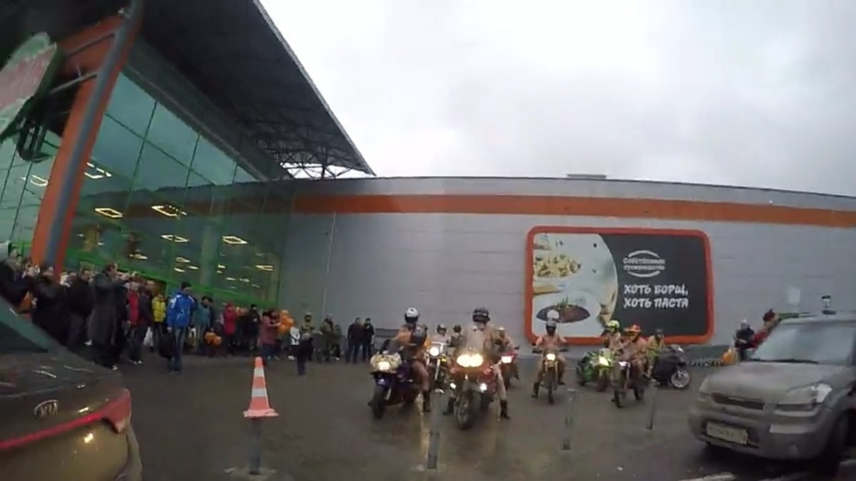 Владимирские байкеры устроили “голый заезд” на мотоциклах по улицам города