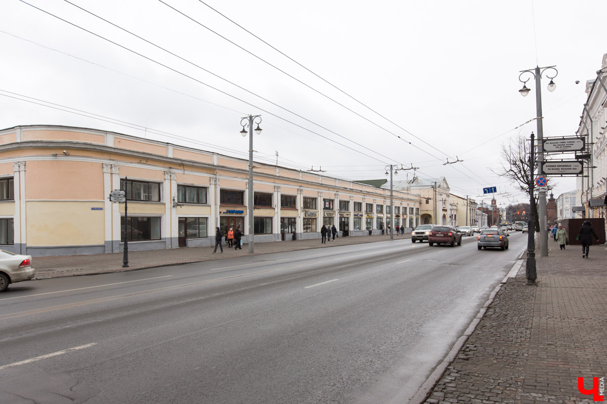 Владимирские Торговые ряды начали строить в 1787 году. И их видоизменение продолжается до сих пор. Как менялся облик знакомого всем горожанам здания