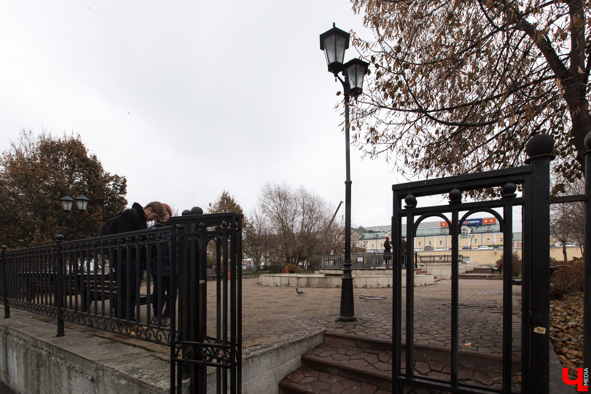 Владимирские Торговые ряды начали строить в 1787 году. И их видоизменение продолжается до сих пор. Как менялся облик знакомого всем горожанам здания