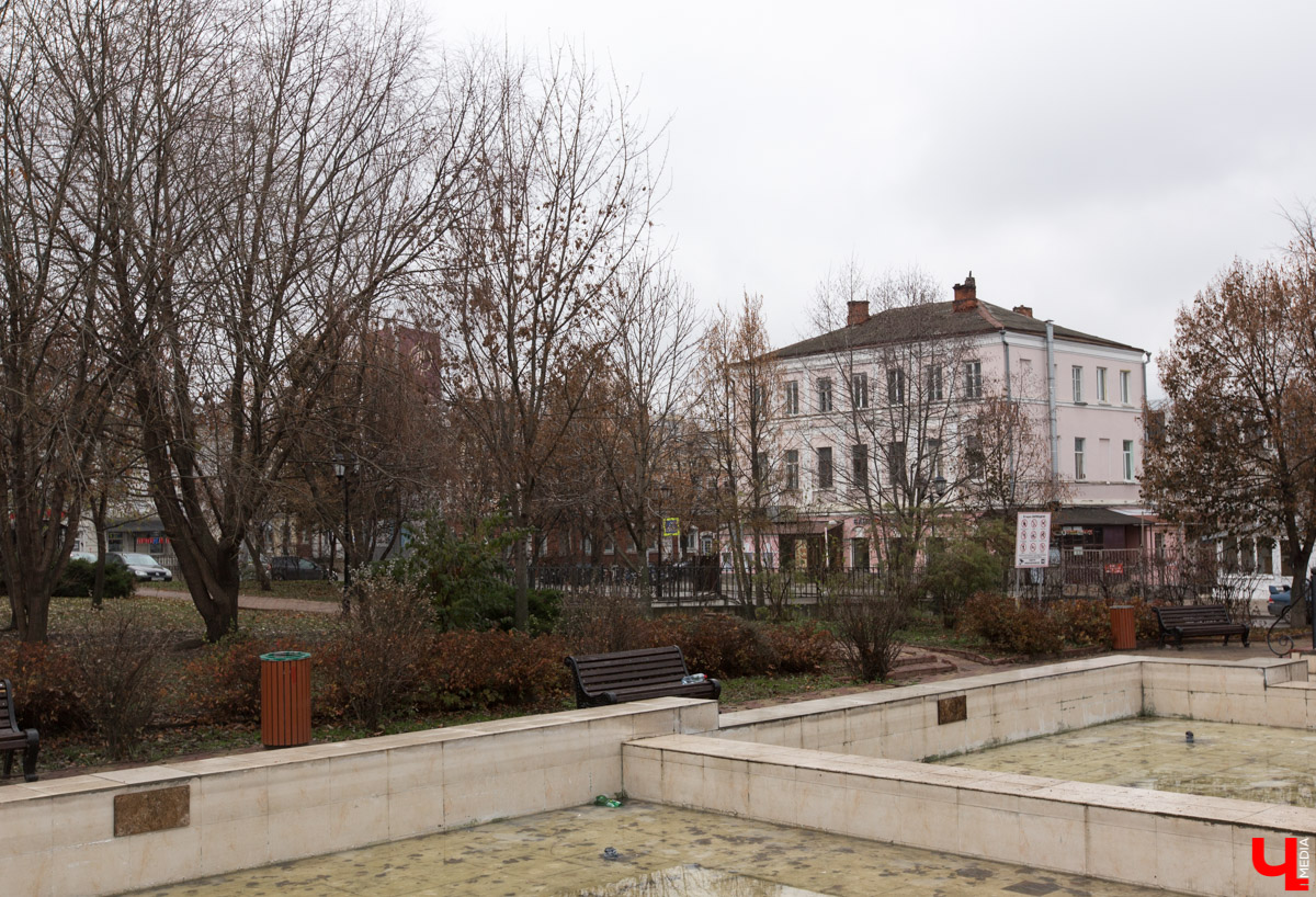 Владимирские Торговые ряды начали строить в 1787 году. И их видоизменение продолжается до сих пор. Как менялся облик знакомого всем горожанам здания