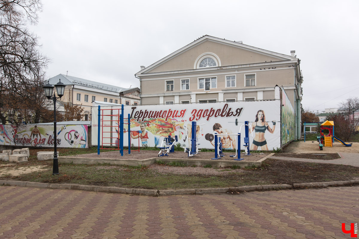 Владимирские Торговые ряды начали строить в 1787 году. И их видоизменение продолжается до сих пор. Как менялся облик знакомого всем горожанам здания