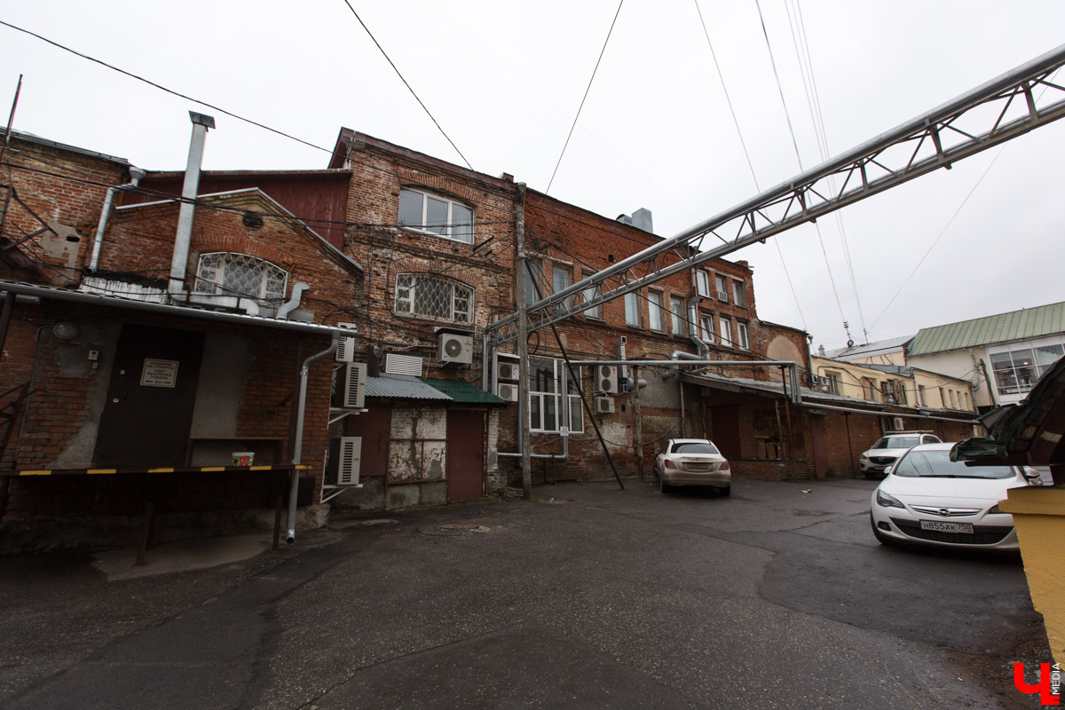 Владимирские Торговые ряды начали строить в 1787 году. И их видоизменение продолжается до сих пор. Как менялся облик знакомого всем горожанам здания