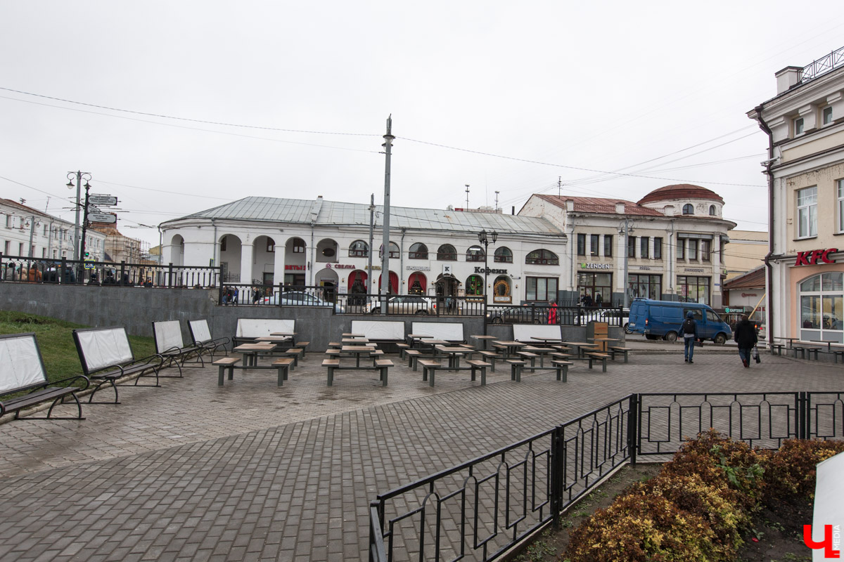 Владимирские Торговые ряды начали строить в 1787 году. И их видоизменение продолжается до сих пор. Как менялся облик знакомого всем горожанам здания