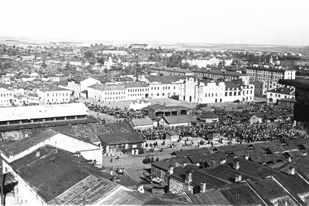 Владимирские Торговые ряды начали строить в 1787 году. И их видоизменение продолжается до сих пор. Как менялся облик знакомого всем горожанам здания