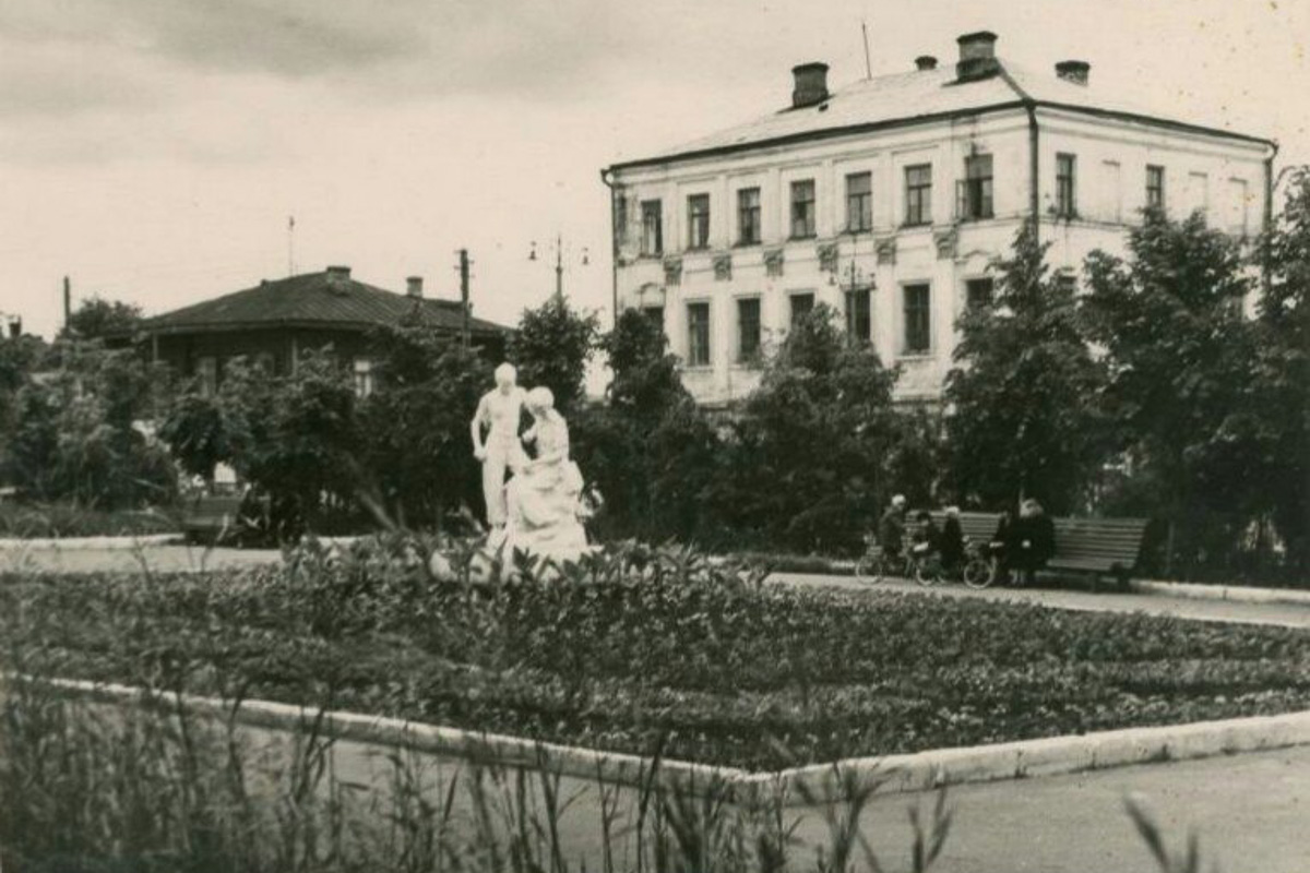 Владимирские Торговые ряды начали строить в 1787 году. И их видоизменение продолжается до сих пор. Как менялся облик знакомого всем горожанам здания