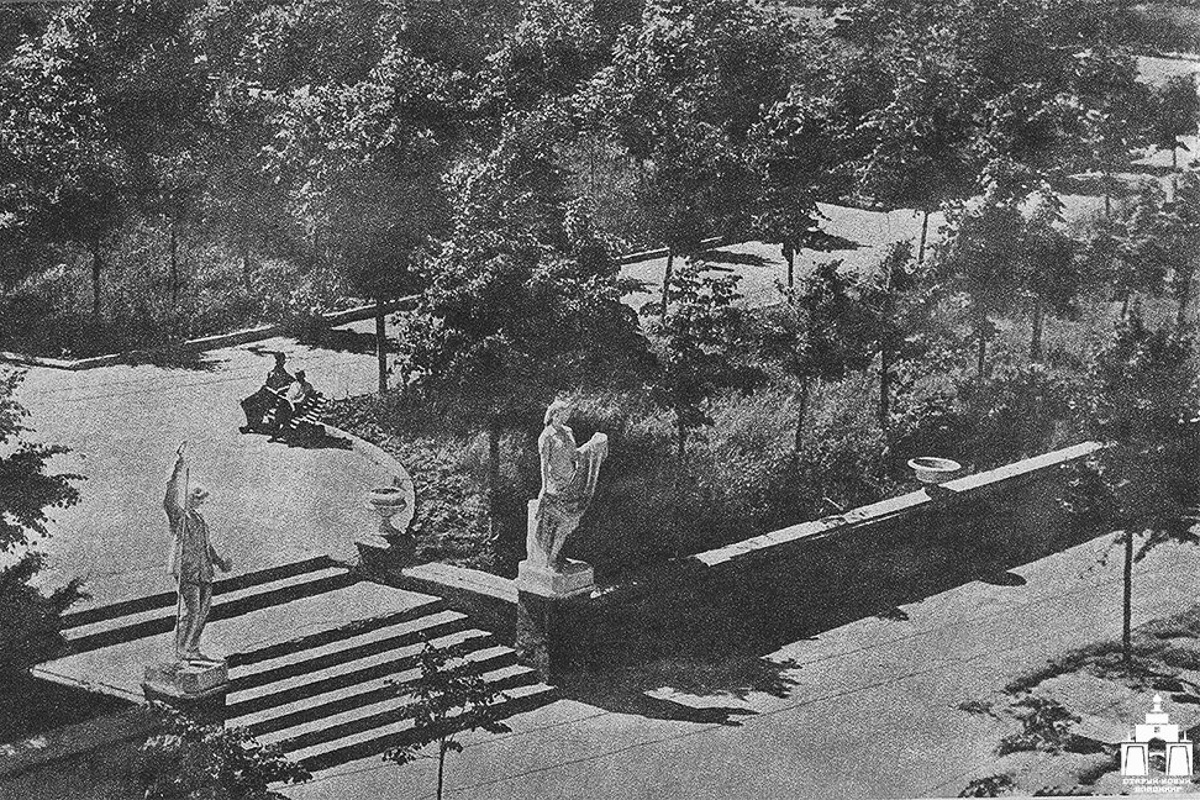 Владимирские Торговые ряды начали строить в 1787 году. И их видоизменение продолжается до сих пор. Как менялся облик знакомого всем горожанам здания