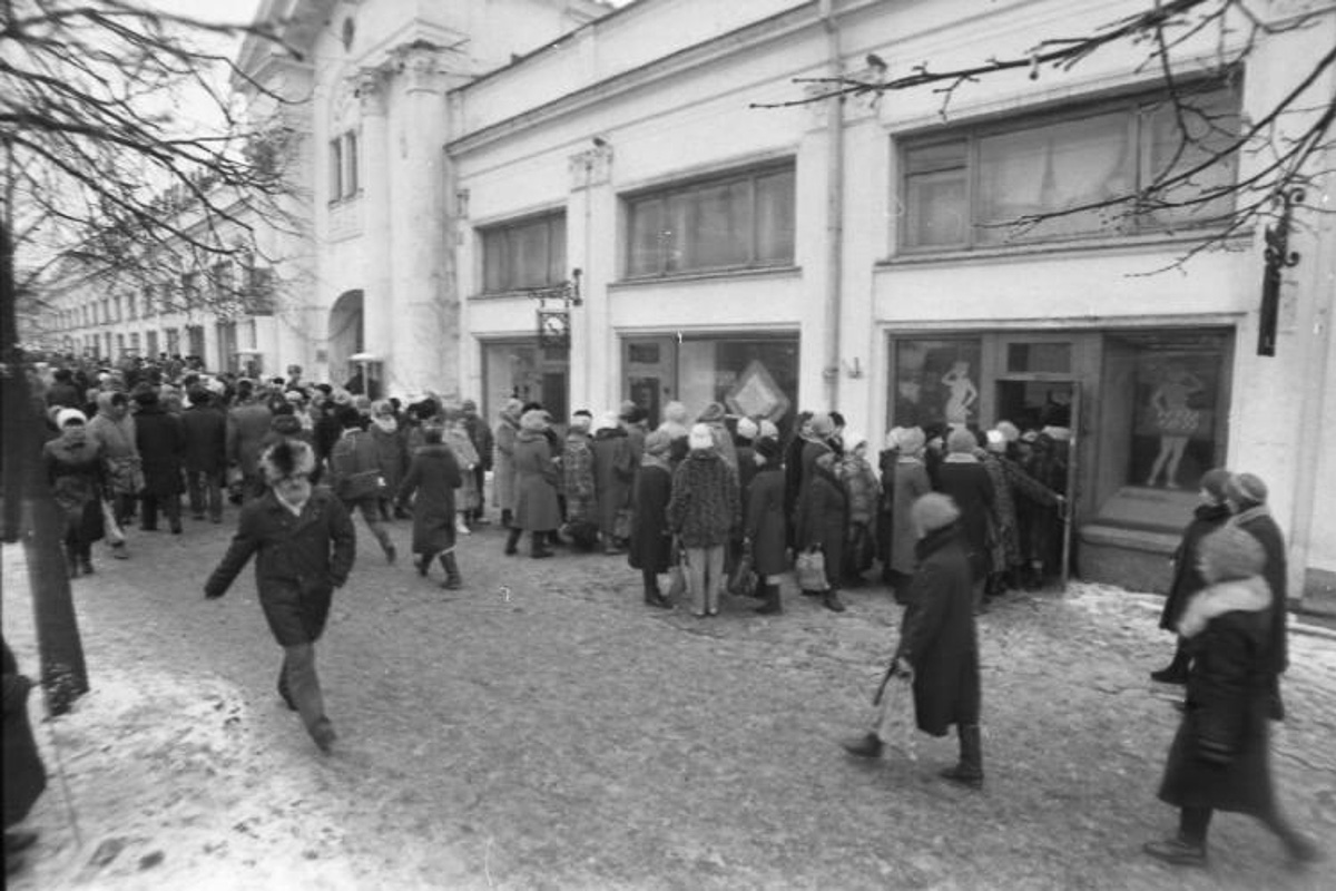 Владимирские Торговые ряды начали строить в 1787 году. И их видоизменение продолжается до сих пор. Как менялся облик знакомого всем горожанам здания