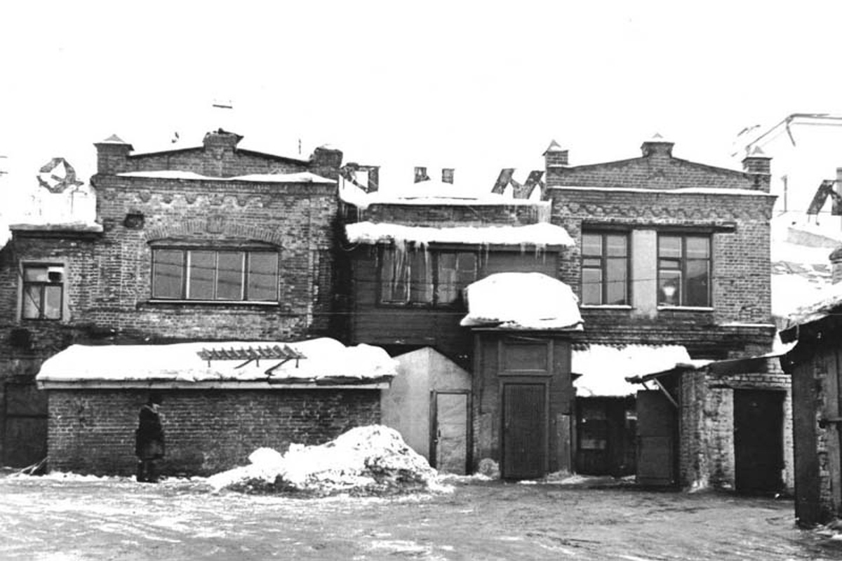 Владимирские Торговые ряды начали строить в 1787 году. И их видоизменение продолжается до сих пор. Как менялся облик знакомого всем горожанам здания