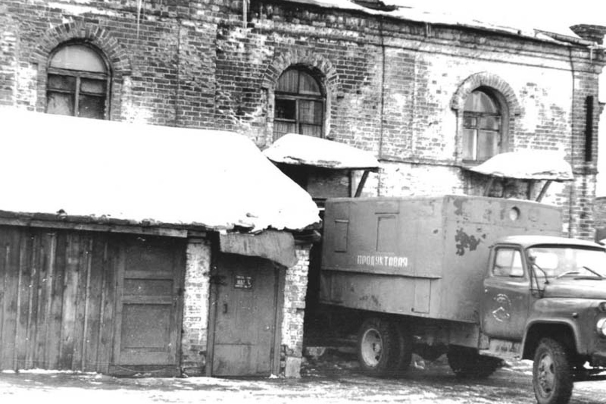 Владимирские Торговые ряды начали строить в 1787 году. И их видоизменение продолжается до сих пор. Как менялся облик знакомого всем горожанам здания