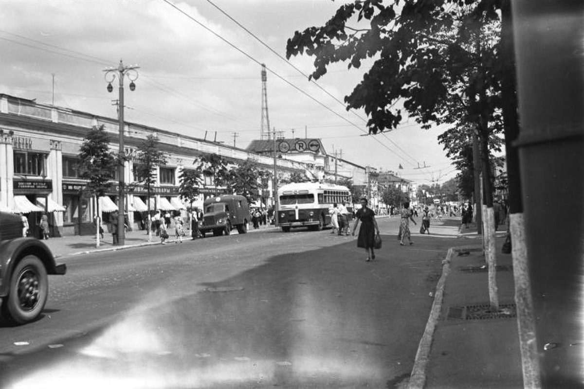 Владимирские Торговые ряды начали строить в 1787 году. И их видоизменение продолжается до сих пор. Как менялся облик знакомого всем горожанам здания