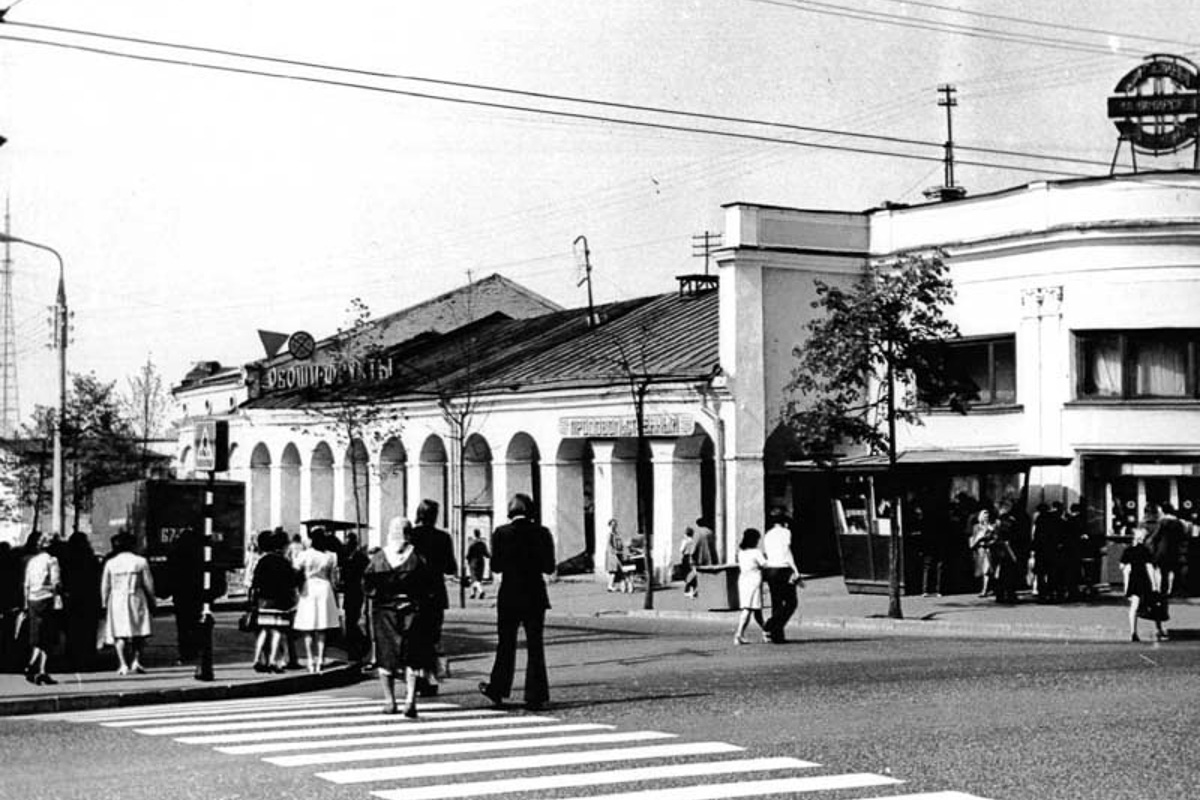 Владимирские Торговые ряды начали строить в 1787 году. И их видоизменение продолжается до сих пор. Как менялся облик знакомого всем горожанам здания