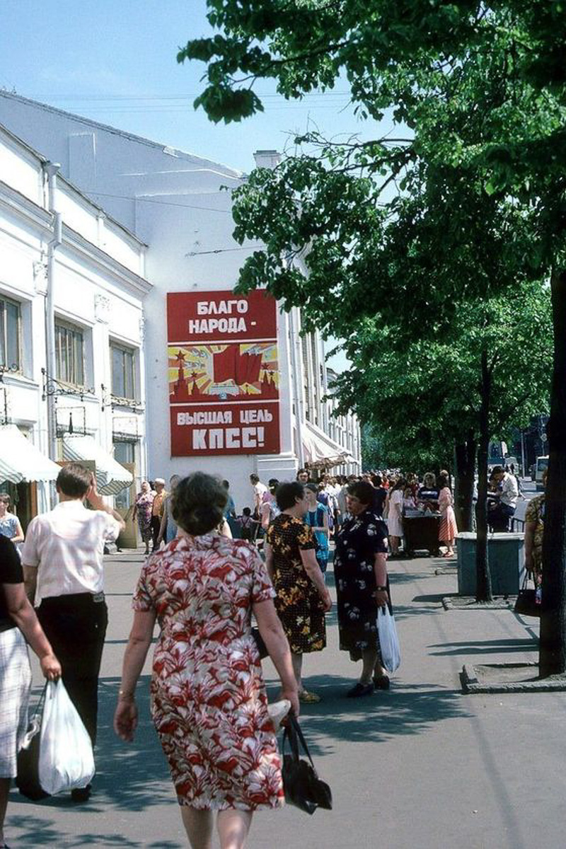 Владимирские Торговые ряды начали строить в 1787 году. И их видоизменение продолжается до сих пор. Как менялся облик знакомого всем горожанам здания