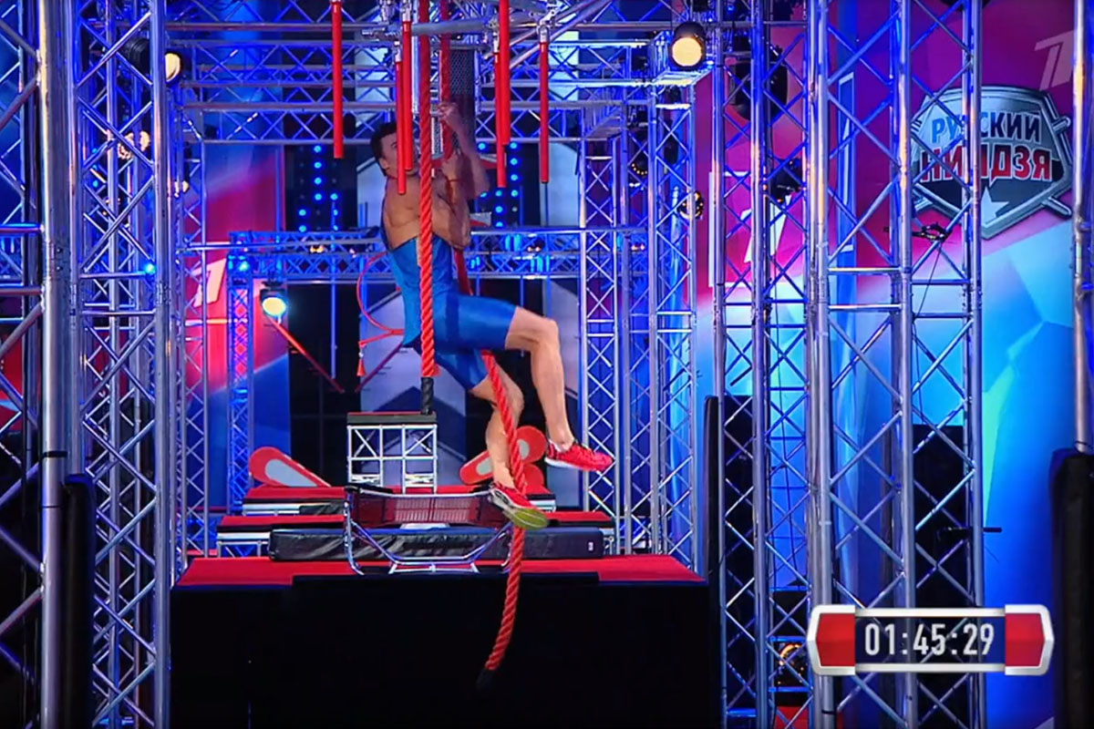 18 ноября на шоу Первого канала “Русский ниндзя” сложнейшие испытания проходил 27-летний Герман Давыдов, военнослужащий и мастер спорта России по полиатлону из Коврова