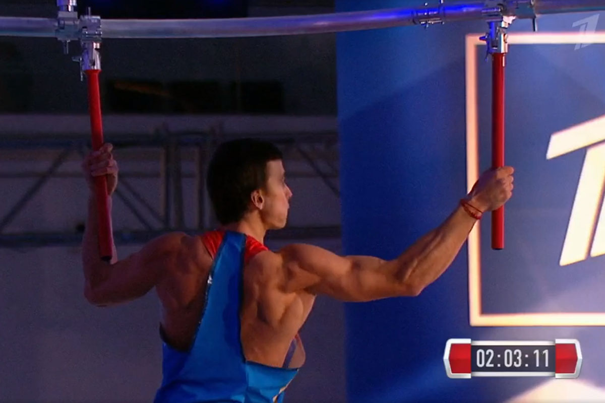 18 ноября на шоу Первого канала “Русский ниндзя” сложнейшие испытания проходил 27-летний Герман Давыдов, военнослужащий и мастер спорта России по полиатлону из Коврова