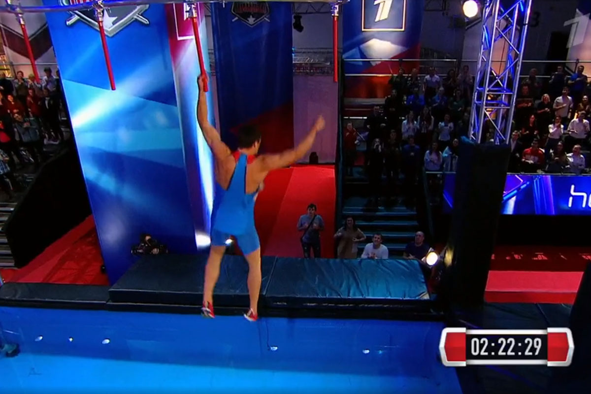 18 ноября на шоу Первого канала “Русский ниндзя” сложнейшие испытания проходил 27-летний Герман Давыдов, военнослужащий и мастер спорта России по полиатлону из Коврова